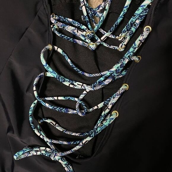 Perfectly Suited Strappy Front and Back One Piece Swimsuit - Picture 4 of 6